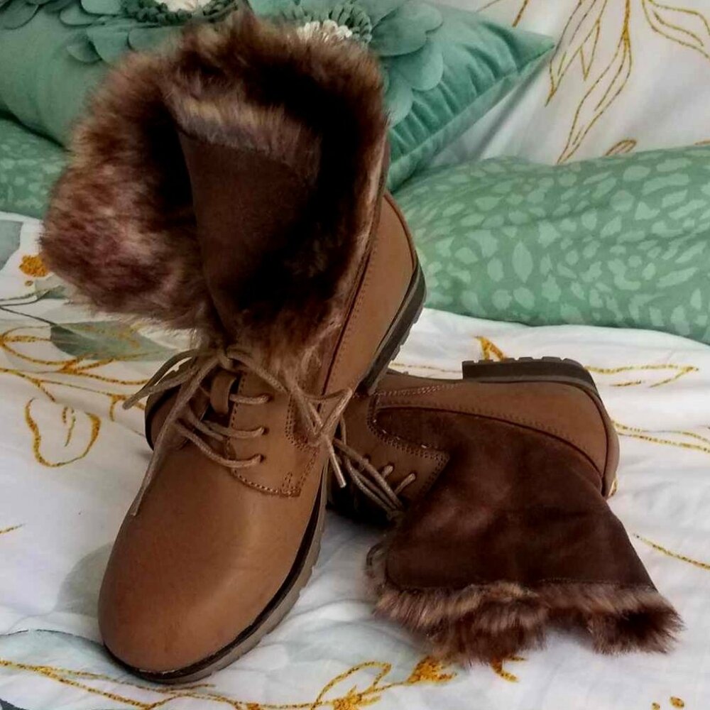 BRAND NEW!! Nice Faux Fur Boots, Luxurious VERY SOFT and warm, Waterproof Size 6